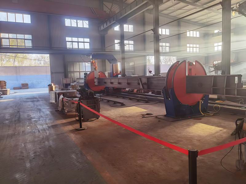 双枪钢结构焊接工作站使用现场